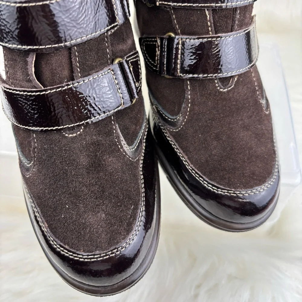 AEROSOLES  Black Wedge Loafers with Velcro Adjustable Straps